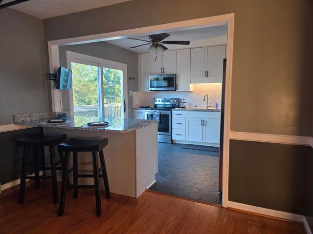 1055 Broadhill DR, Vinton, VA 24179