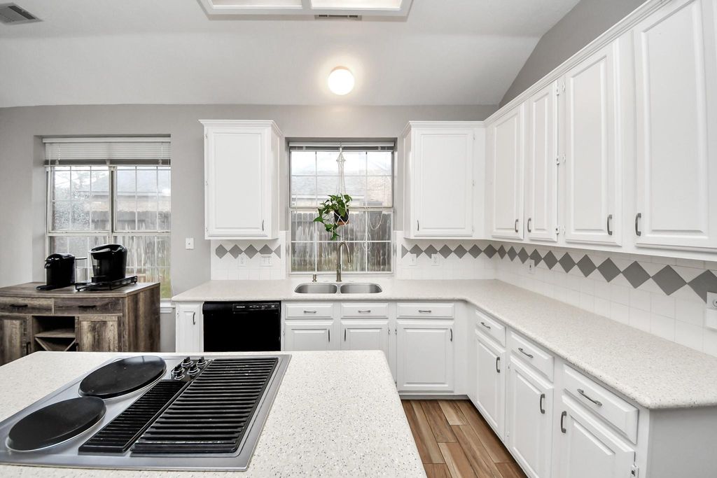 Image 13 of property listing at 1406 Lamplight Trail Drive, Katy, TX 77450