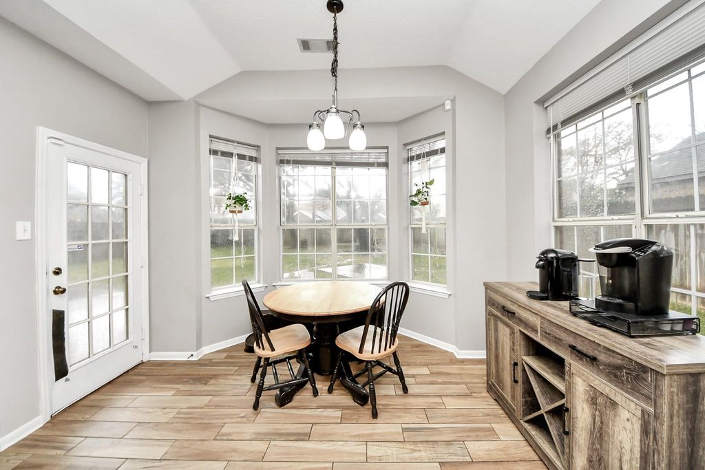 Image 15 of property listing at 1406 Lamplight Trail Drive, Katy, TX 77450