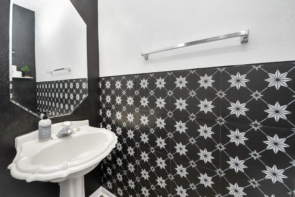 Image 16 of property listing at 1406 Lamplight Trail Drive, Katy, TX 77450