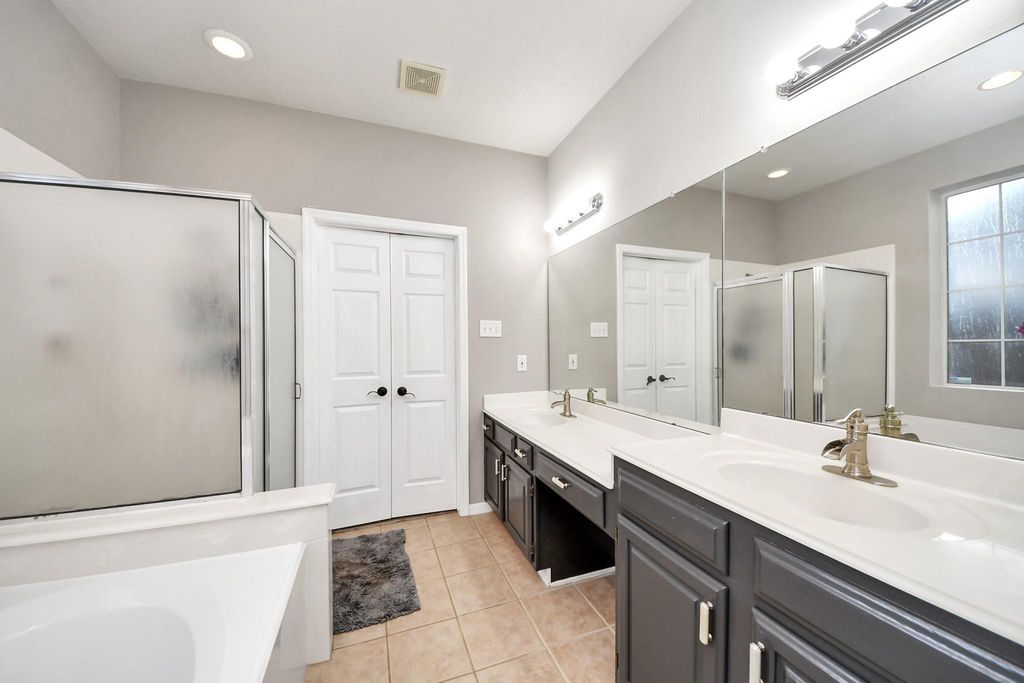Image 20 of property listing at 1406 Lamplight Trail Drive, Katy, TX 77450