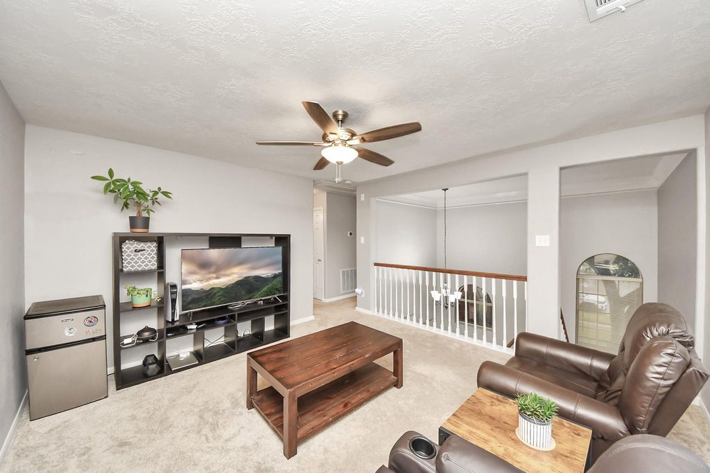 Image 21 of property listing at 1406 Lamplight Trail Drive, Katy, TX 77450