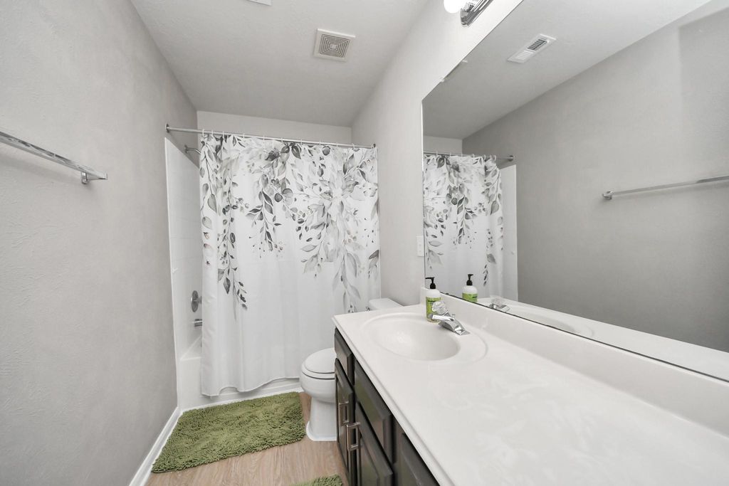 Image 23 of property listing at 1406 Lamplight Trail Drive, Katy, TX 77450