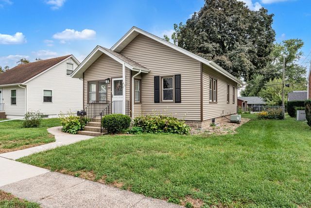 2817 Bellevue Avenue, Bettendorf, IA 52722