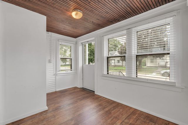 2817 Bellevue Avenue, Bettendorf, IA 52722