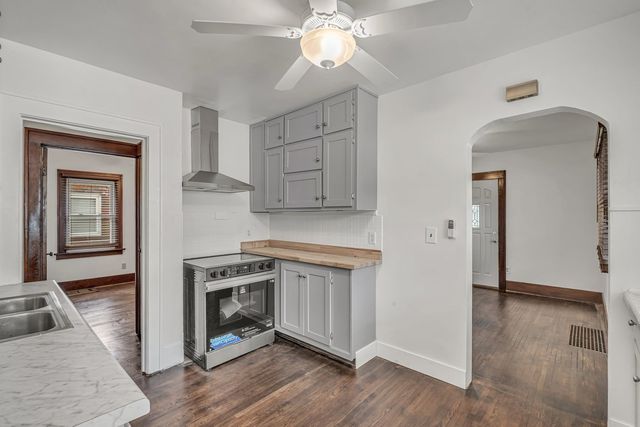 2817 Bellevue Avenue, Bettendorf, IA 52722