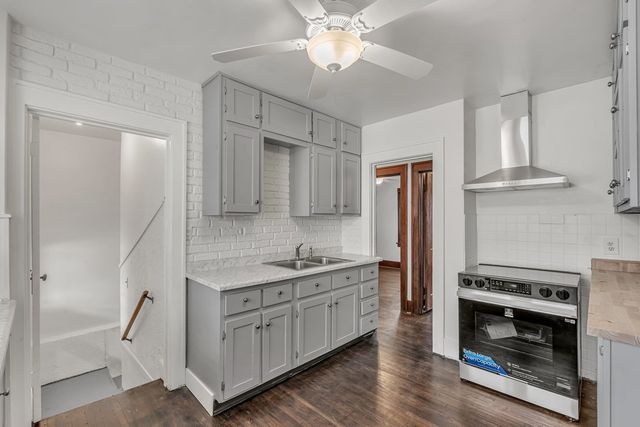 2817 Bellevue Avenue, Bettendorf, IA 52722