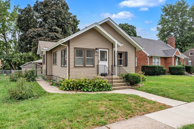2817 Bellevue Avenue, Bettendorf, IA 52722