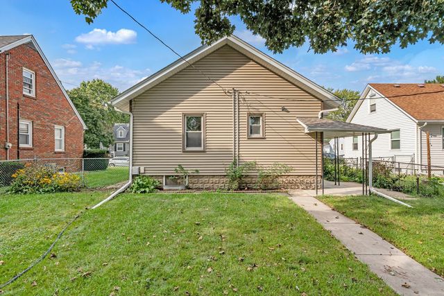 2817 Bellevue Avenue, Bettendorf, IA 52722