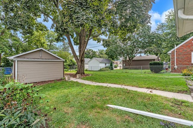 2817 Bellevue Avenue, Bettendorf, IA 52722