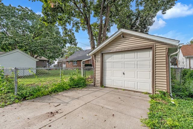 2817 Bellevue Avenue, Bettendorf, IA 52722