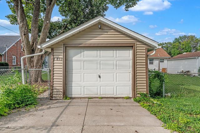 2817 Bellevue Avenue, Bettendorf, IA 52722