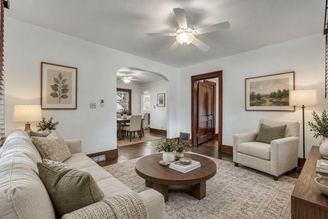 2817 Bellevue Avenue, Bettendorf, IA 52722