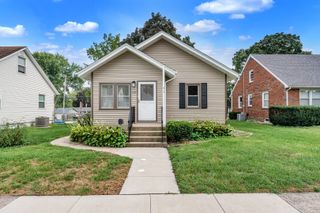 2817 Bellevue Avenue, Bettendorf, IA 52722