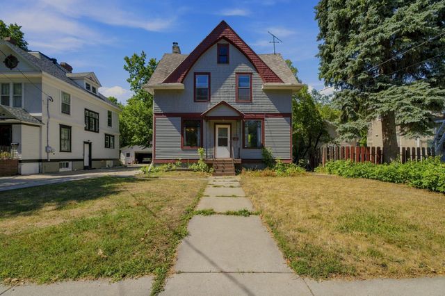1028 7th Street N, Fargo, ND 58102