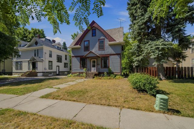 1028 7th Street N, Fargo, ND 58102