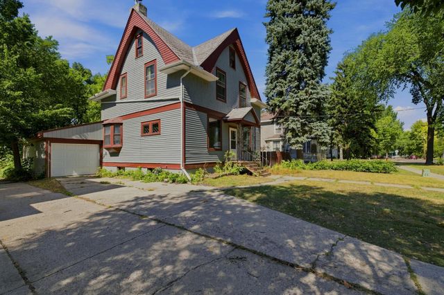 1028 7th Street N, Fargo, ND 58102