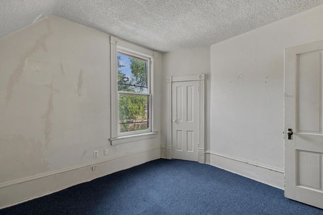1028 7th Street N, Fargo, ND 58102