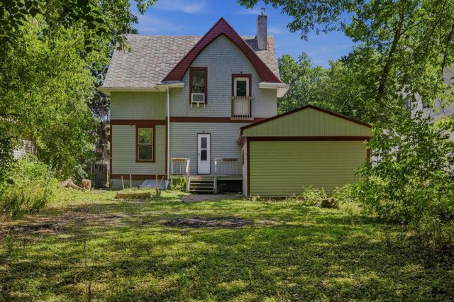 1028 7th Street N, Fargo, ND 58102