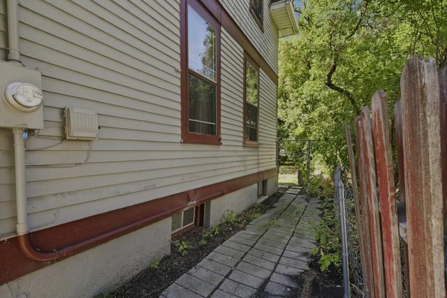 1028 7th Street N, Fargo, ND 58102