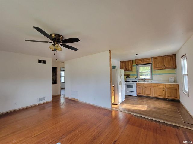 225 HICKORY Street, Flora, IL 62839