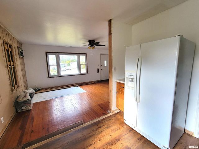 225 HICKORY Street, Flora, IL 62839