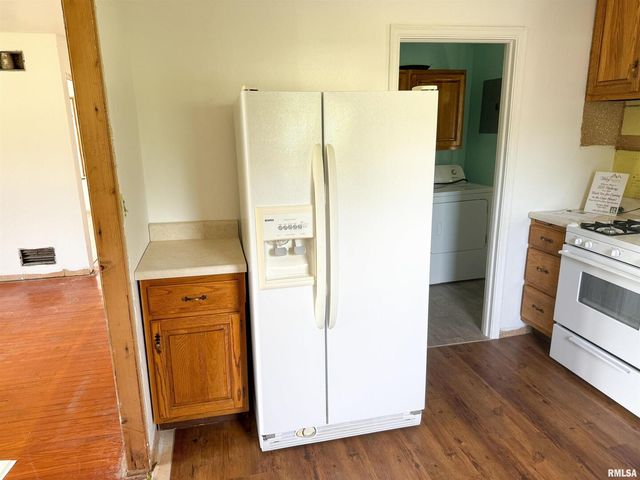 225 HICKORY Street, Flora, IL 62839