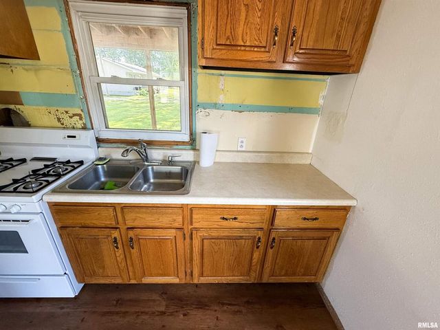 225 HICKORY Street, Flora, IL 62839