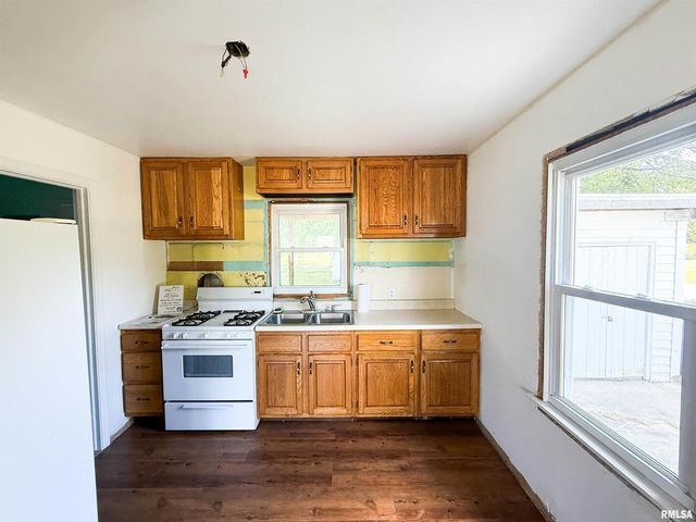 225 HICKORY Street, Flora, IL 62839