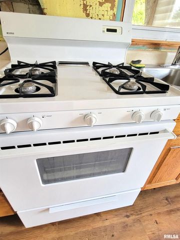 225 HICKORY Street, Flora, IL 62839