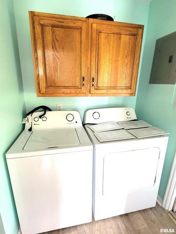 225 HICKORY Street, Flora, IL 62839