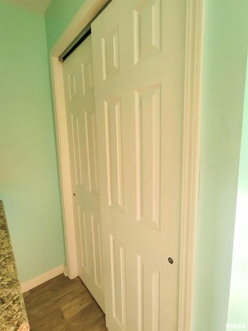 225 HICKORY Street, Flora, IL 62839