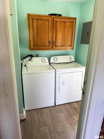 225 HICKORY Street, Flora, IL 62839