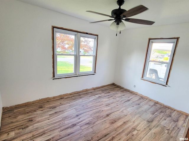 225 HICKORY Street, Flora, IL 62839