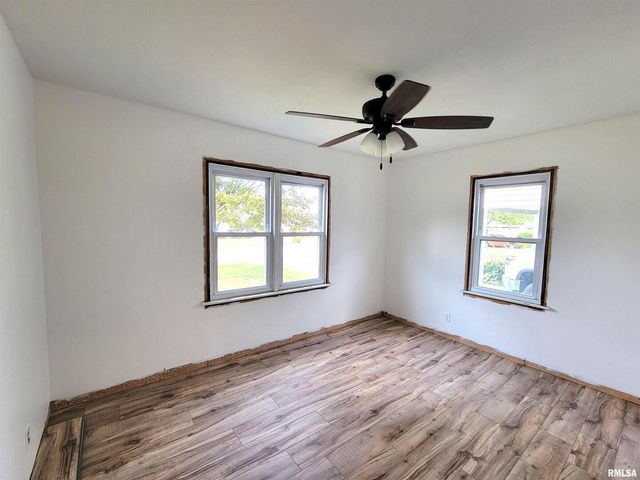 225 HICKORY Street, Flora, IL 62839