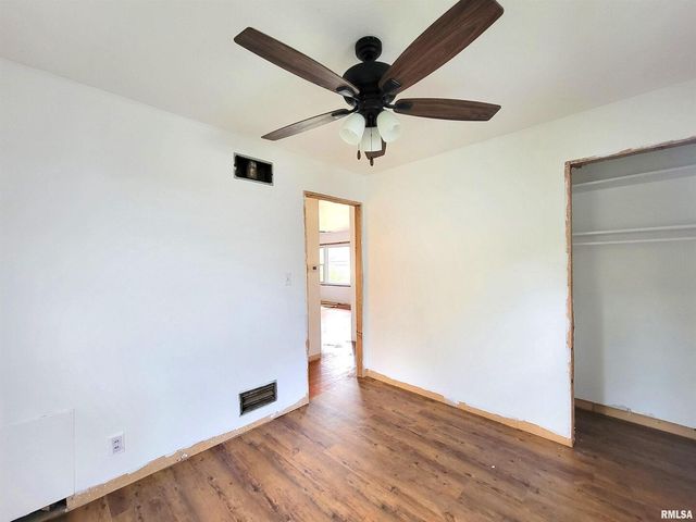 225 HICKORY Street, Flora, IL 62839