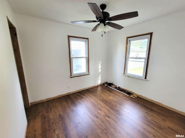 225 HICKORY Street, Flora, IL 62839