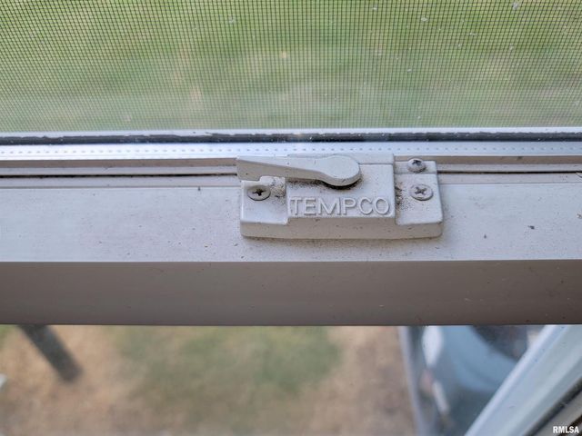 225 HICKORY Street, Flora, IL 62839