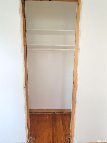 225 HICKORY Street, Flora, IL 62839