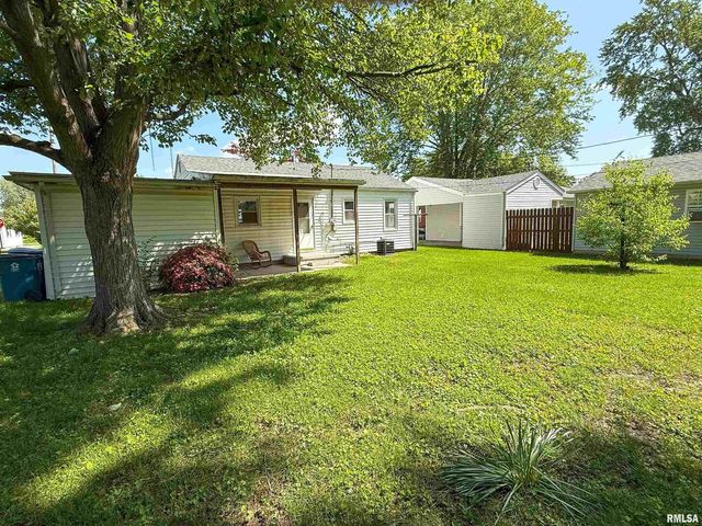 225 HICKORY Street, Flora, IL 62839