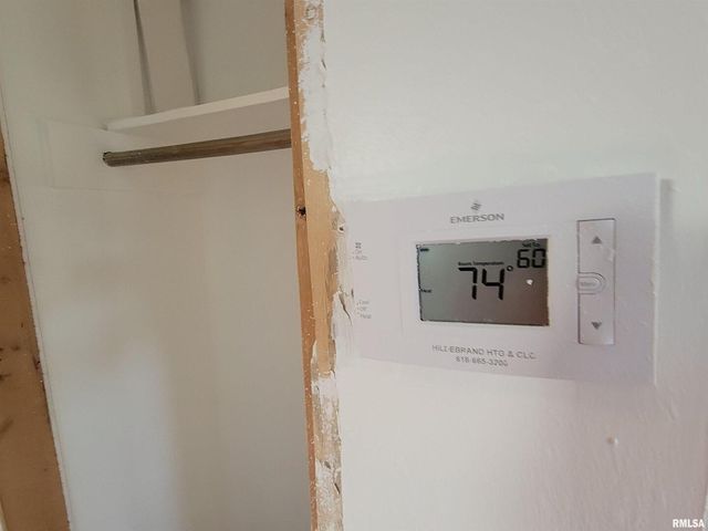 225 HICKORY Street, Flora, IL 62839