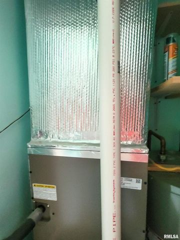 225 HICKORY Street, Flora, IL 62839