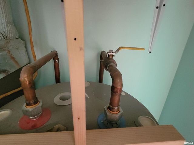 225 HICKORY Street, Flora, IL 62839