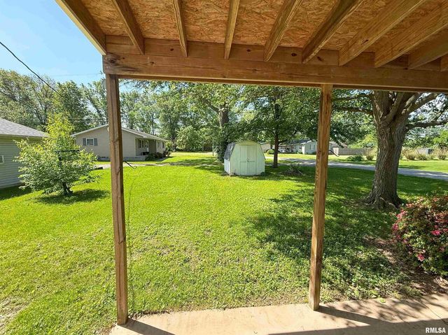 225 HICKORY Street, Flora, IL 62839