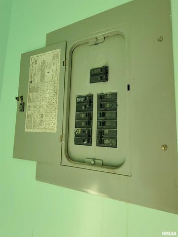 225 HICKORY Street, Flora, IL 62839