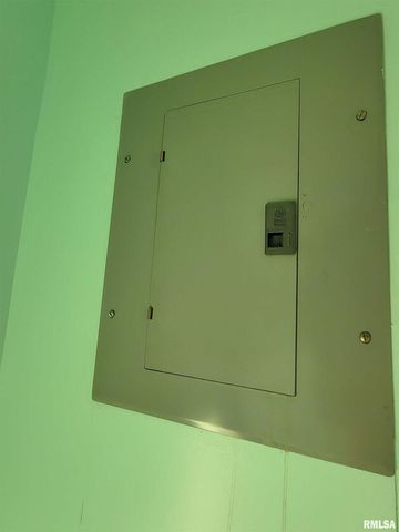 225 HICKORY Street, Flora, IL 62839