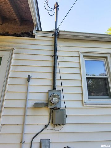 225 HICKORY Street, Flora, IL 62839