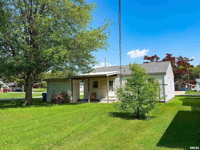 225 HICKORY Street, Flora, IL 62839