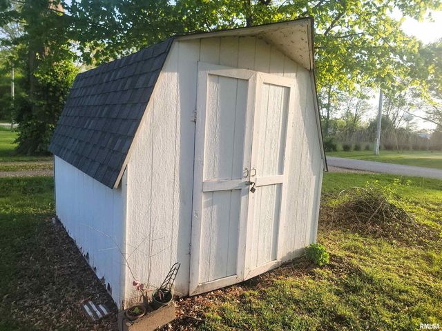 225 HICKORY Street, Flora, IL 62839