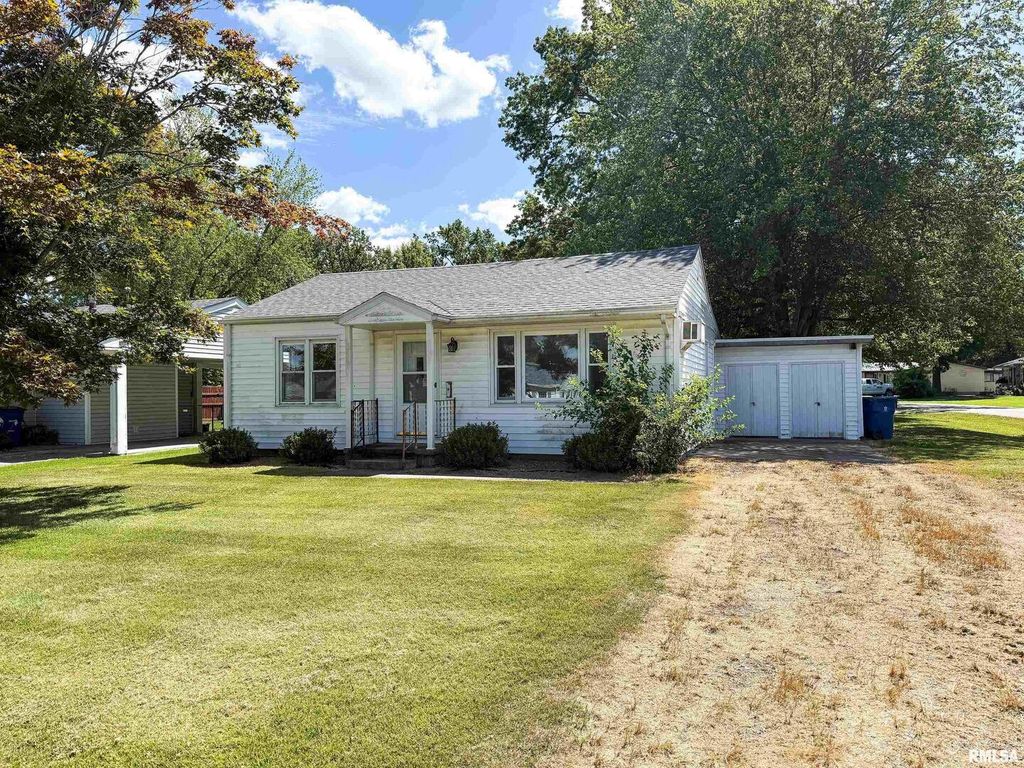 225 HICKORY Street, Flora, IL 62839